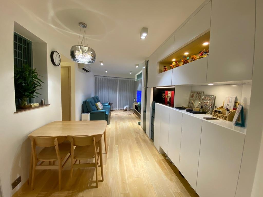 海逸豪園 G 室｜現代簡約 × 北歐混搭｜訂造收納櫃 + 圓形檯燈