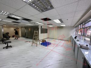 冠力工業大廈 1023呎平面圖案例｜工廈辦公室原始間隔 vs AC 訂造方案